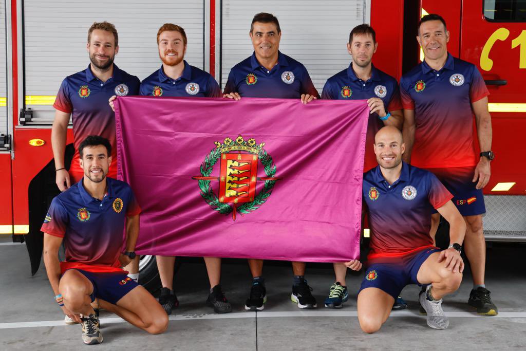 BomberosVLL's tweet photo. Recepción y entrega de la bandera de la ciudad a la delegación de deportistas que representará a @AyuntamientoVLL en la próxima edición de los “Juegos Europeos para Policias y Bomberos” que tendrá lugar en Torrevieja. Les deseamos grandes éxitos!!! https://t.co/O5WbImrVM0