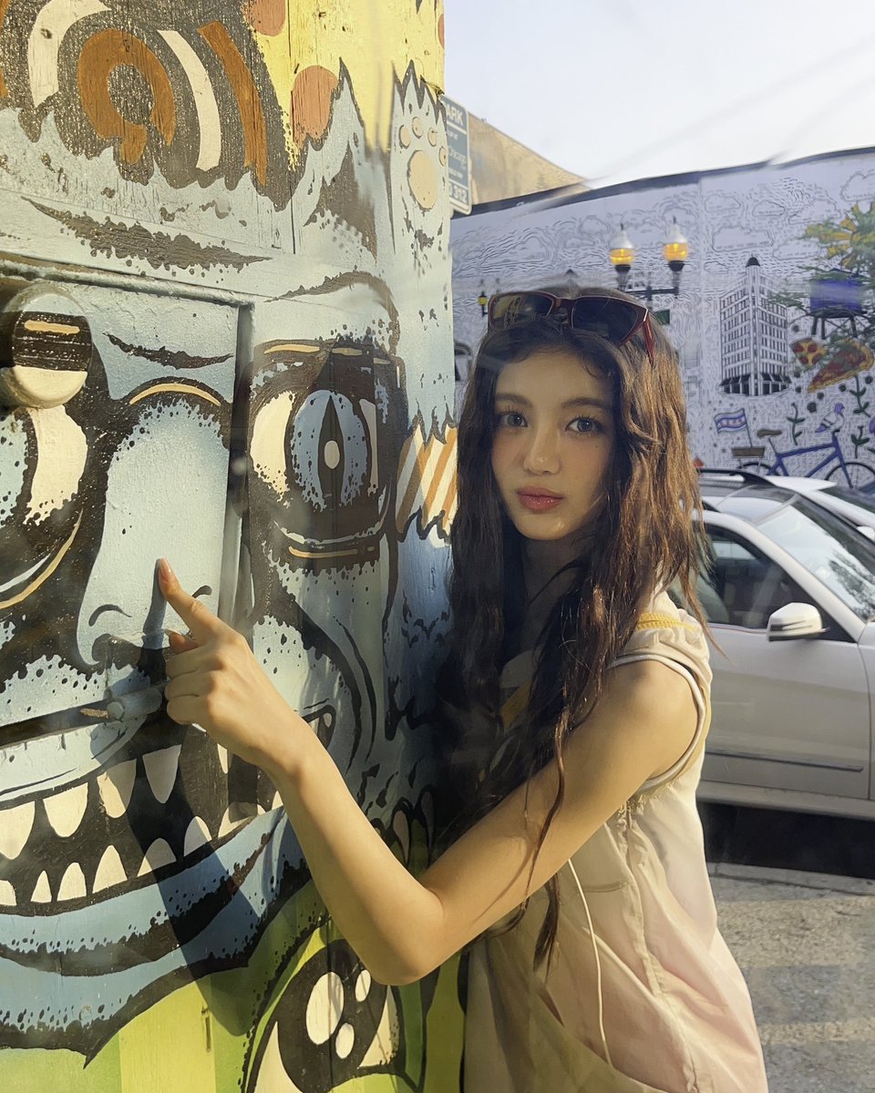 [Photo📸]
Chicago Shopping Day 👛

#NewJeans #뉴진스 #About_Jeans
#NewJeans_GetUp #Time_to_NewJeans
#NewJeans_in_Chicago