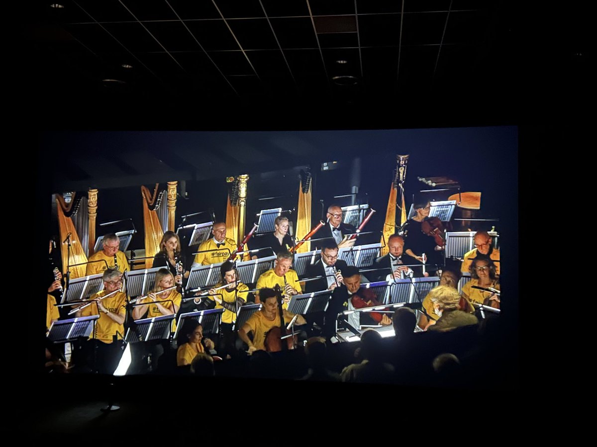 @frasercontra @WardDEC @RoyalOperaHouse @WeAreTheMU The orchestra was fabulous last night 💛, heard and seen in a cinema in Utrecht, the Netherlands. So 🙏 🌹 and #fairpay  @WeAreTheMu