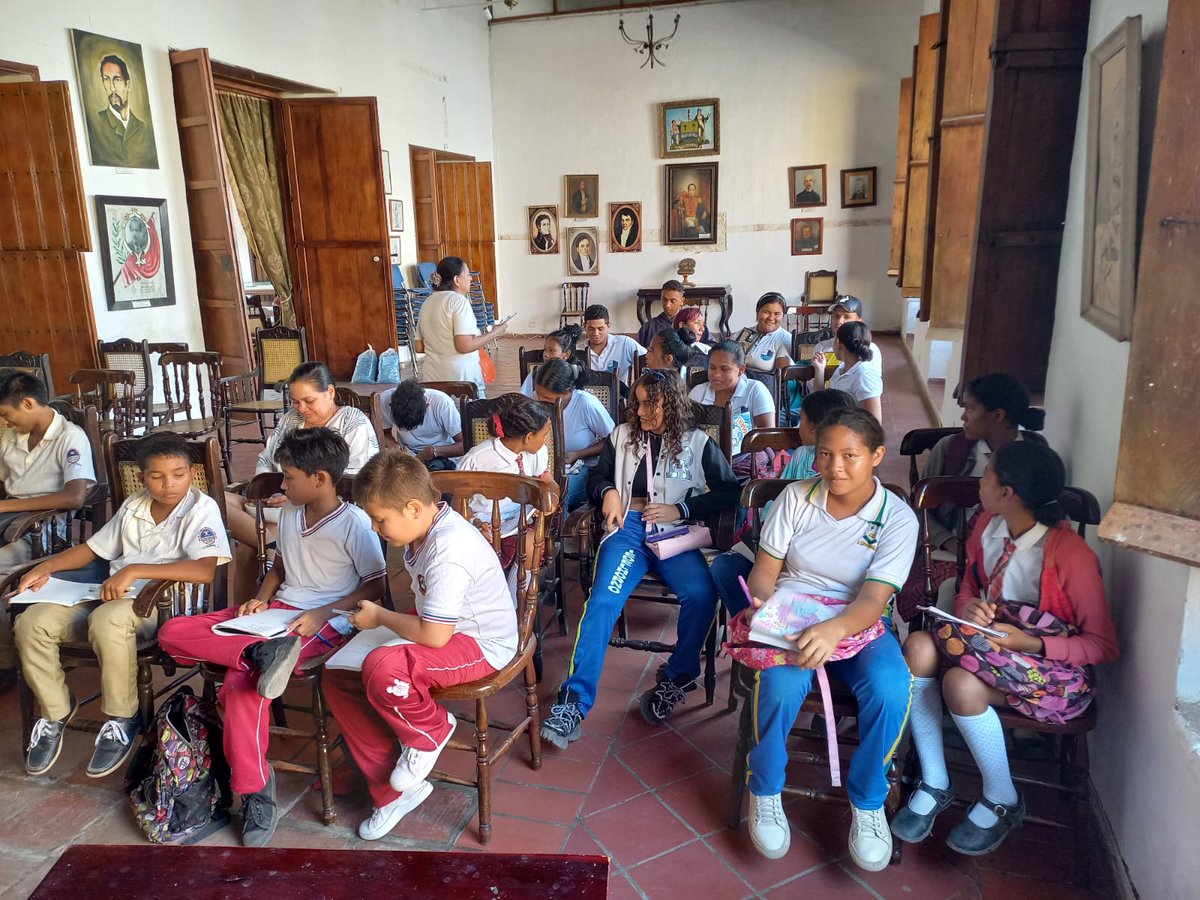 AdHMompox's tweet photo. El día de ayer se desarrolló una jornada del Proyecto la Academia va al Colegio, en la que se trató el tema "6 de agosto de 1810 en Santa Cruz de #Mompox" bajo la coordinación de los Académicos Cruz María Campo de Ramírez, Ángela García Paternina y Miguel Ramírez Serafinoff. https://t.co/Cv6TotNHEU