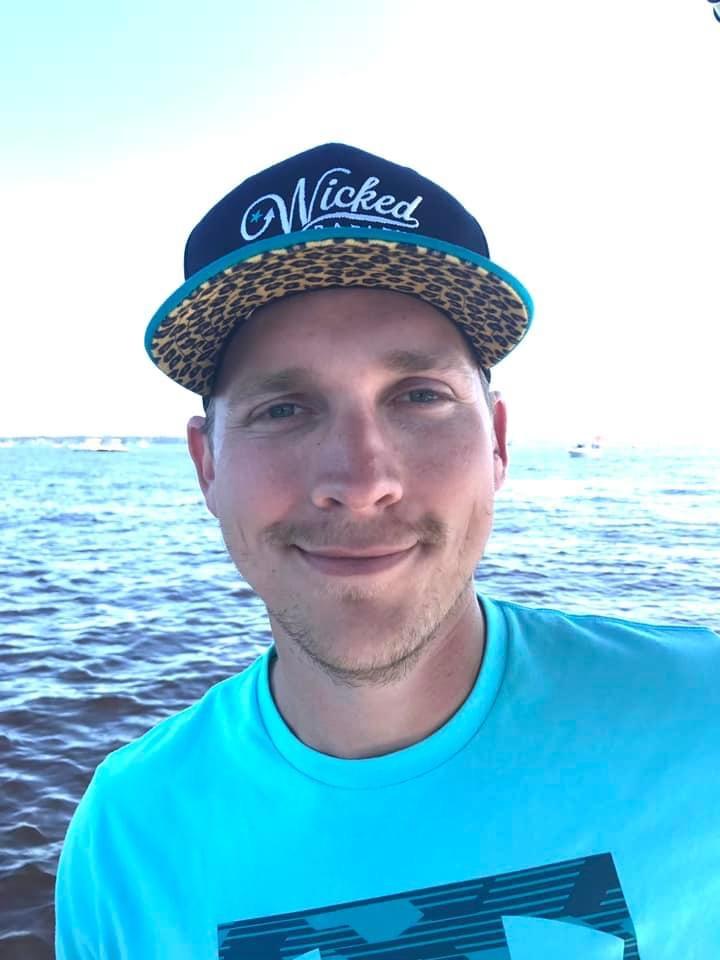 FPSdeLiGHT's tweet photo. I want to talk about the best man I have ever known. His name was Garrett, and for 20 years he was my dearest friend. This past July, the world lost him to suicide. https://t.co/AqrBsDjPIF
