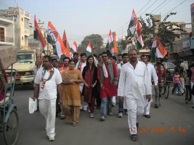 ShujaGandhi's tweet photo. Wishing a very Happy Birthday to the pride of Delhi Congress, @LambaAlka Di ! May nature bless you with good health, a long life, happiness, and prosperity. That's my heartfelt wish for you. 🎂🎉 #BirthdayWishes #FlashBack2008 https://t.co/vmgmopeIEY