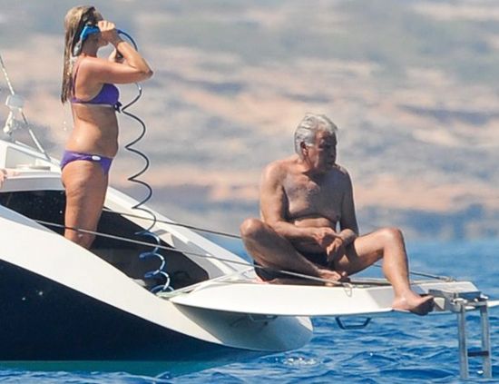 Cosas que a Felipe González NO le parecen un peligro para España:

- El terrorismo de Estado del GAL
- Permitir que el jefe del Estado robase a manos llenas
- La normalización de la corrupción
- El indulto a golpistas del 23F
- Las puertas giratorias que te llevan a Gas Natural
-