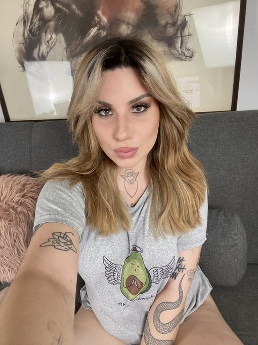 Officially heaving a day off today 😂 can&rsquo;t wait to be officially lazy https://t.co/MxVOWGVJNY<a href="/tag/%D0%BD%D0%BE%D0%B2%D1%8B%D0%B9%D0%B0%D0%B2%D0%B0%D1%82%D0%B0%D1%80"class="tags"><span>#новыйаватар</span></a>