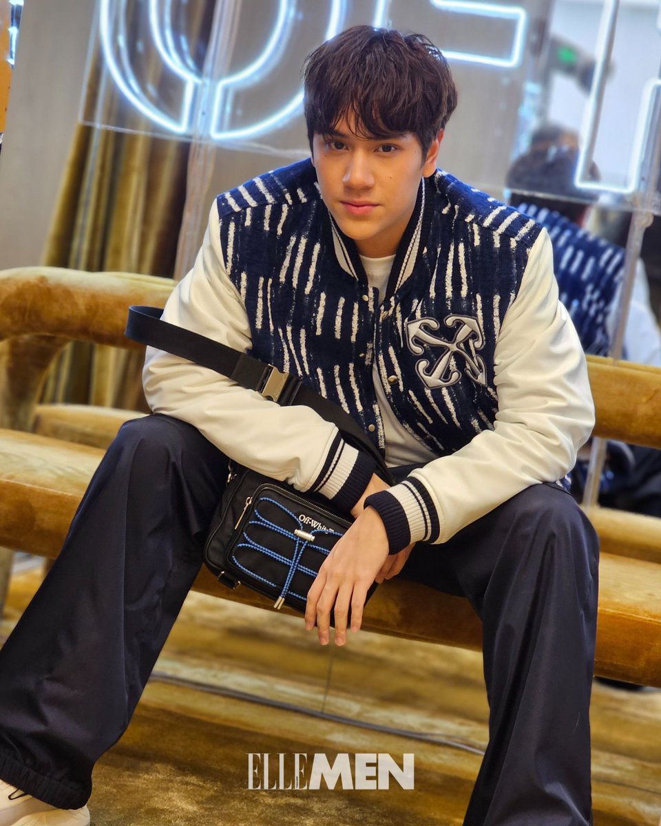 ElleMenThailand's tweet photo. นนน สวมเสื้อสเวตเตอร์ แมตช์กับกางเกงสแล็ค และคอมพลีตลุคด้วยกระเป๋าครอสบอดี้ จาก #OffWhiteBangkok

#ELLEMENreports
#ELLEMENthailand
#OffWhite
#FallWinter23 https://t.co/r2qemxYSeS