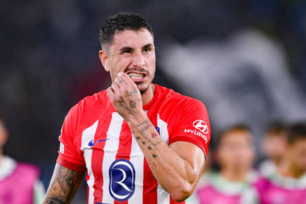 😳¿𝐀𝐋 𝐌𝐄𝐃𝐈𝐎?

Tenemos una pedrada para la posición del CINCO de cara al derbi y queremos saber cuántos somos...

😏Dale a RT si pondrías a GIMÉNEZ en el medio, de '5'.

🤔Entendiendo que Koke no estuviera para 90', sin Barrios... sería casi o él o Witsel.

🔄¿COMPRAS?