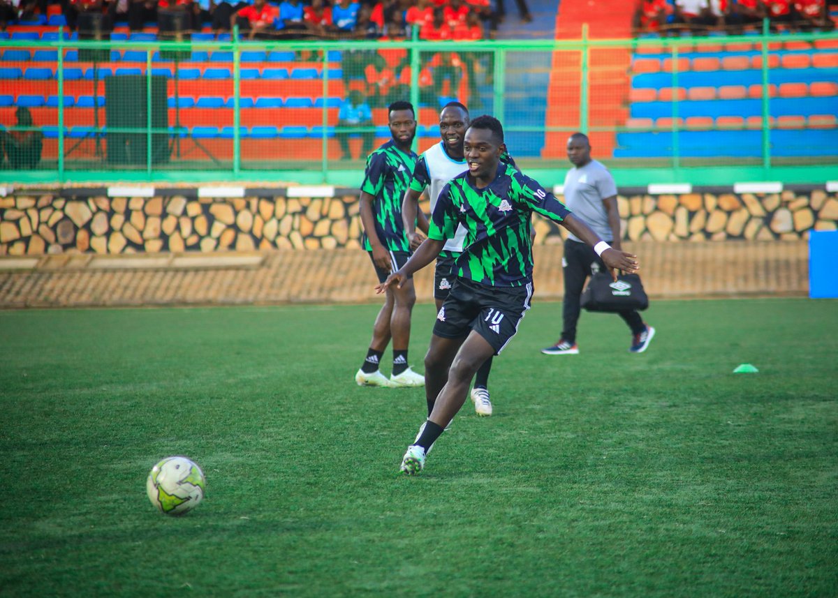 BrianKawalya1's tweet photo. Controversial!!!

Arua Hill have a clear penalty denied...

John Rogers robs Ashraf Mandela and the right back pushes him down in the box... Referee Bakasambe waves play on...
 
12' Vipers 0-0 Arua Hill

#VIPAHL
#UPLwithBrian https://t.co/TBx594AQkw