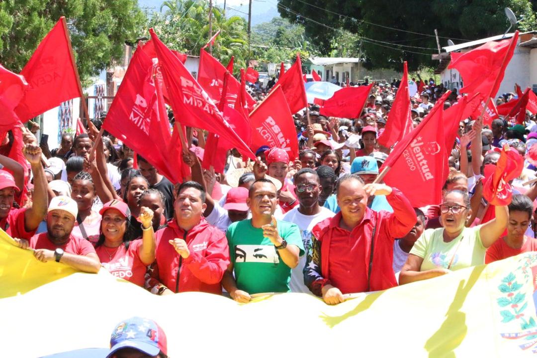 Mis hermanos y hermanas de El Clavo, parroquia Arévalo González, municipio Acevedo de mi Barlovento querido, salieron a las calles en una hermosa movilización llena de sentido patrio. 

¡Les envío mi saludo pueblo aguerrido del estado Miranda!