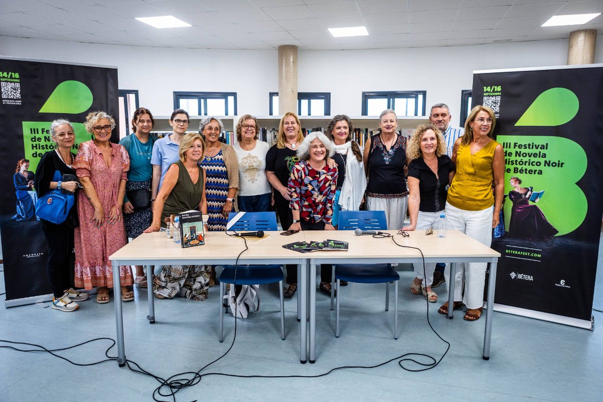beterafest's tweet photo. 📚 Club de lectura, tertulia con Rosa Ribas y Susana Fortes, charla de Nacho Abad... ¡y mucha literatura! Os compartimos algunos de los momentos que vivimos el pasado viernes.

📸 Josele Bort

#beterafest #novelahistorica #novelanegra https://t.co/I9hx9VGbP7