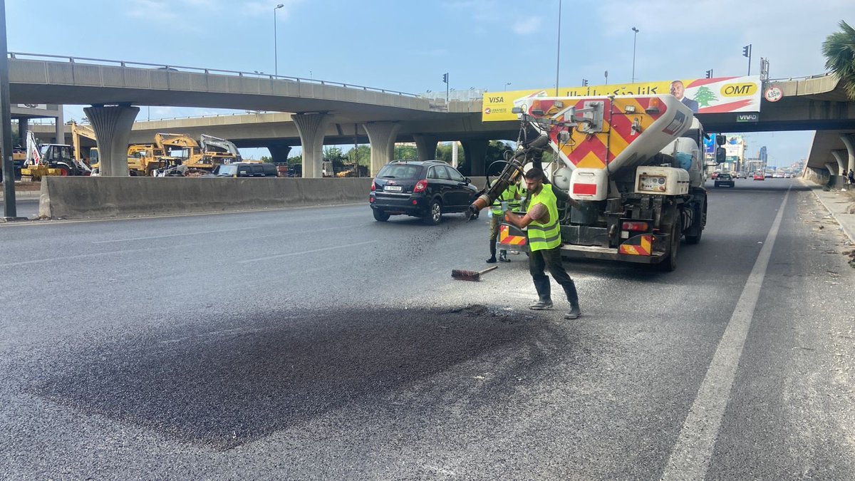 MAHauenstein's tweet photo. Addressing the issue head-on on Dbayeh's highway! 🛠!
The tire &amp; wooden poles may have been safety measures, but they're just as hazardous as the pothole, especially at night.
To prevent an accident, #EnsaJoura team took action.

W/ @MTVLebanon  
#من_دون_لف_ودوران #انسى_جورة https://t.co/AKEfcQDPZB