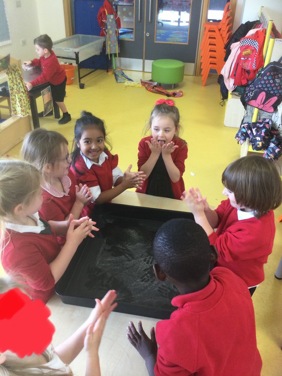 SchoolHillside1's tweet photo. Today in #P1THillside our writing focus was our hands. We played with honey to inspire us to draw sticky hands. 🍯 #foundationsofwriting https://t.co/G0ylOPqhn7