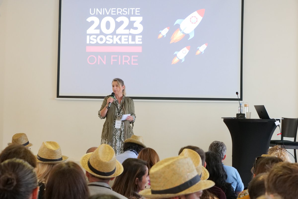 AgenceOnlySo's tweet photo. Retour en 📸 et en 🔢 de l’Université d’été, saison 2, d'Isoskèle : 
👌150 participants
✨42 intervenants
📣28 masterclass
🎬22h de contenus
🎙12 pitchs clients
🕹4 business games 
🌞1 summer party
En bref, 2 jours de synergies, d’inspiration et de coopération tous ensemble ! https://t.co/f2Lm6QRgF5