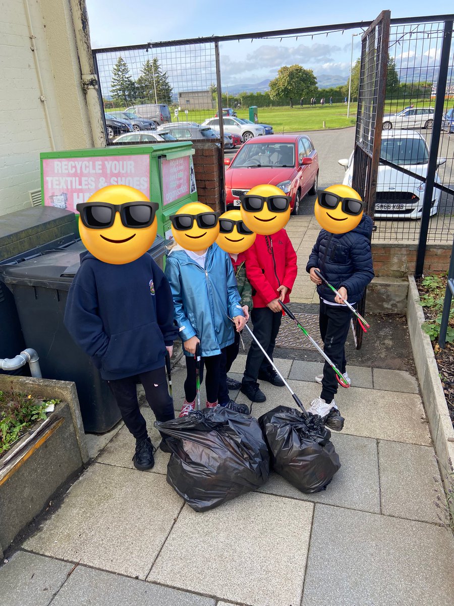 JamieIWBS's tweet photo. This week we had a walk around the local area and done litter picking. The pupils did an amazing job! We then had some juice and a biscuit as a thanks.  @LawfieldPS https://t.co/75wpT3n4Ly