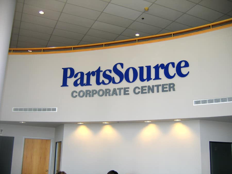 EasySignOhio's tweet photo. Make your business stand out from the crowd with a new storefront sign. We offer free consultations and design services, so you can get the perfect sign for your business. #design #consultation #smallbusiness https://t.co/jI9uAyTNn0