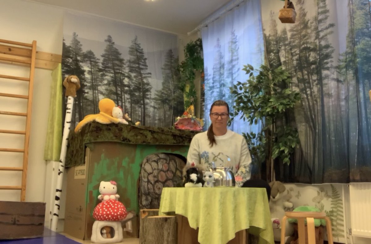 Syyskuu on vierähtänyt päiväkodissa. Vakapäällikkö siirsi toimiston Taikatassuun henkilöstön ja lasten keskuuteen. Mukava huomata lasten mainiot leikki-ideat, joihin niin mielelläni tartun. Leikissä lapset oppivat kaikkia taitoja, mitä lasten ikään kuuluukin. #varhaiskasvatus