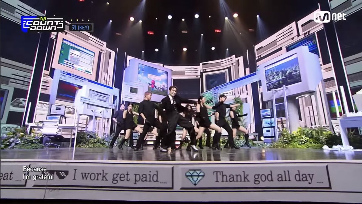 pingunee's tweet image. i love the fact that this stage looks like an old computer