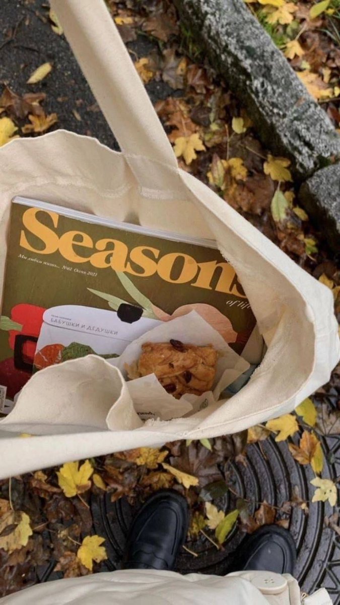 shewearprada's tweet photo. Autumn days 🍂☕🥯 https://t.co/XHmXDPk24h