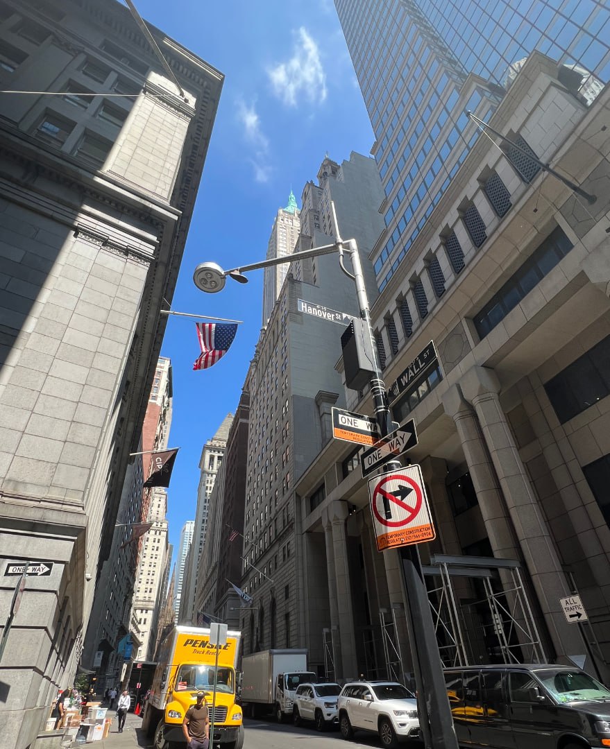 roro117685's tweet photo. It's a nice day in Manhattan today. https://t.co/VbXbf4NcL4