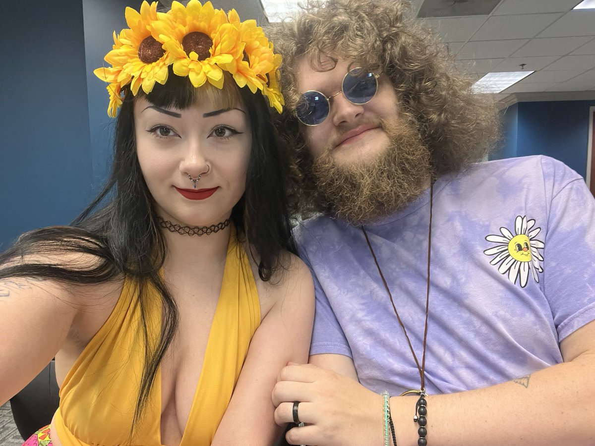 Faelyn__'s tweet photo. I was hoping to wait to not just post screenshots of the video on here but 20 days ago me and Peter finally got married after being together for 7 years!

We dressed as hippies .

If I get photos soon I might post of a few here, but I WILL post them on my instagram @ beefscented https://t.co/pFQlmRlkut