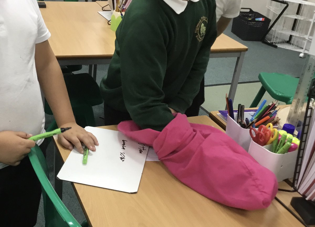 HighwoodPrim5D's tweet photo. Our first Science lesson this year! 5D explored the properties of materials and the vocabulary needed to accurately describe materials. Lots of feels bags and practical testing! https://t.co/YufegMRPvz