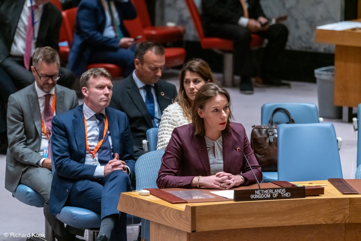 HankeBruinsSlot's tweet photo. My message at yesterday’s #UNSC meeting: The Kingdom of the Netherlands stands with #Ukraine and its people. We are providing financial support and giving Ukraine the means to defend its sovereignty. We will continue to do whatever it takes, for as long as it takes. #UNGA78 https://t.co/fmB1p11vGU