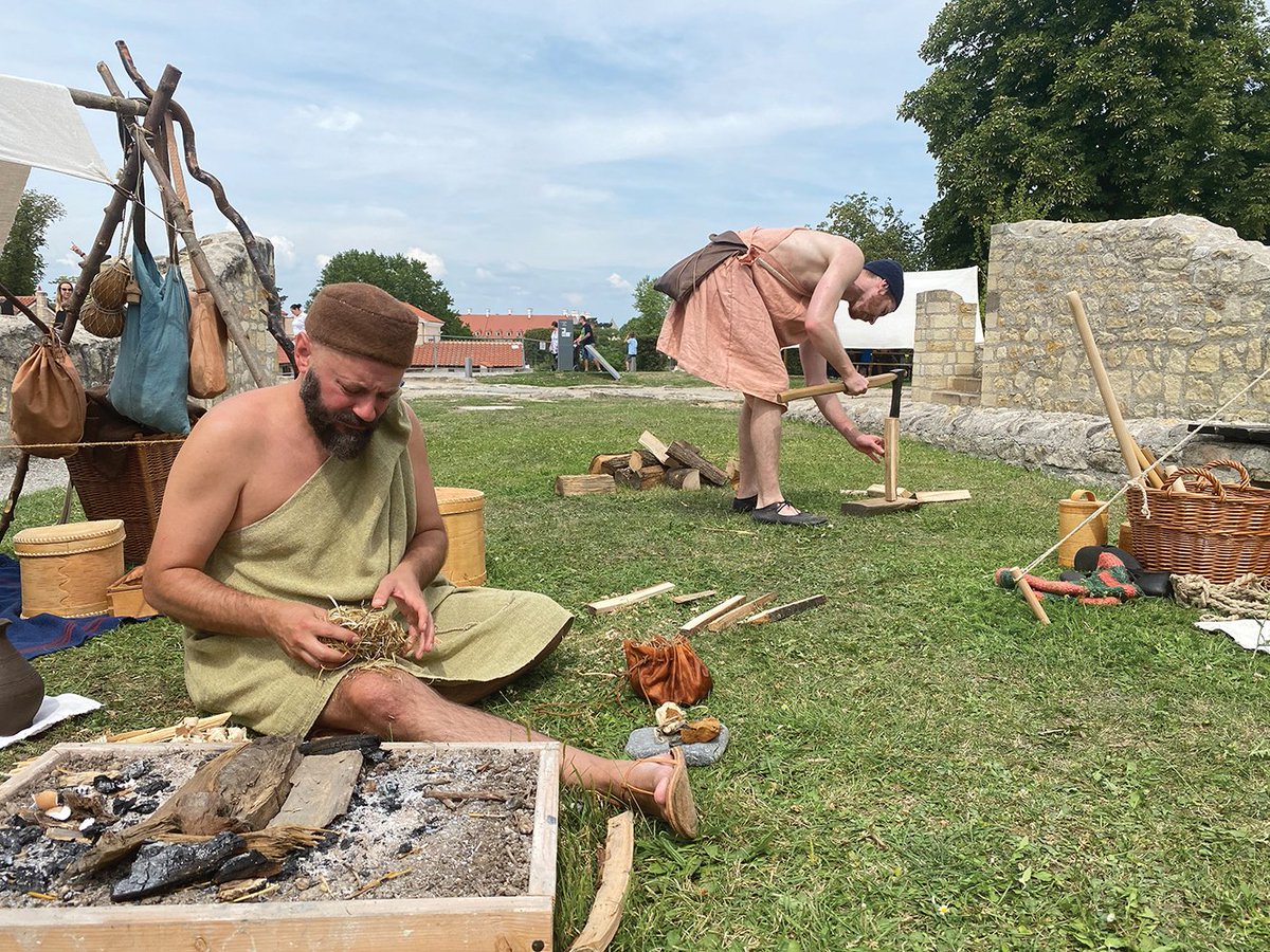 🔜 Bald ist es so weit… Unsere Sammlung nimmt an der "ORF Langen Nacht der Museen" teil, diesmal zu Sinnen in der Antike. Wir haben ein Mithräum gebaut, an Speisen getüftelt, uns mit Strigiles geschabt und die Gruppe "Periphery" hat ein spätantikes Haus gezimmert. Save the date!