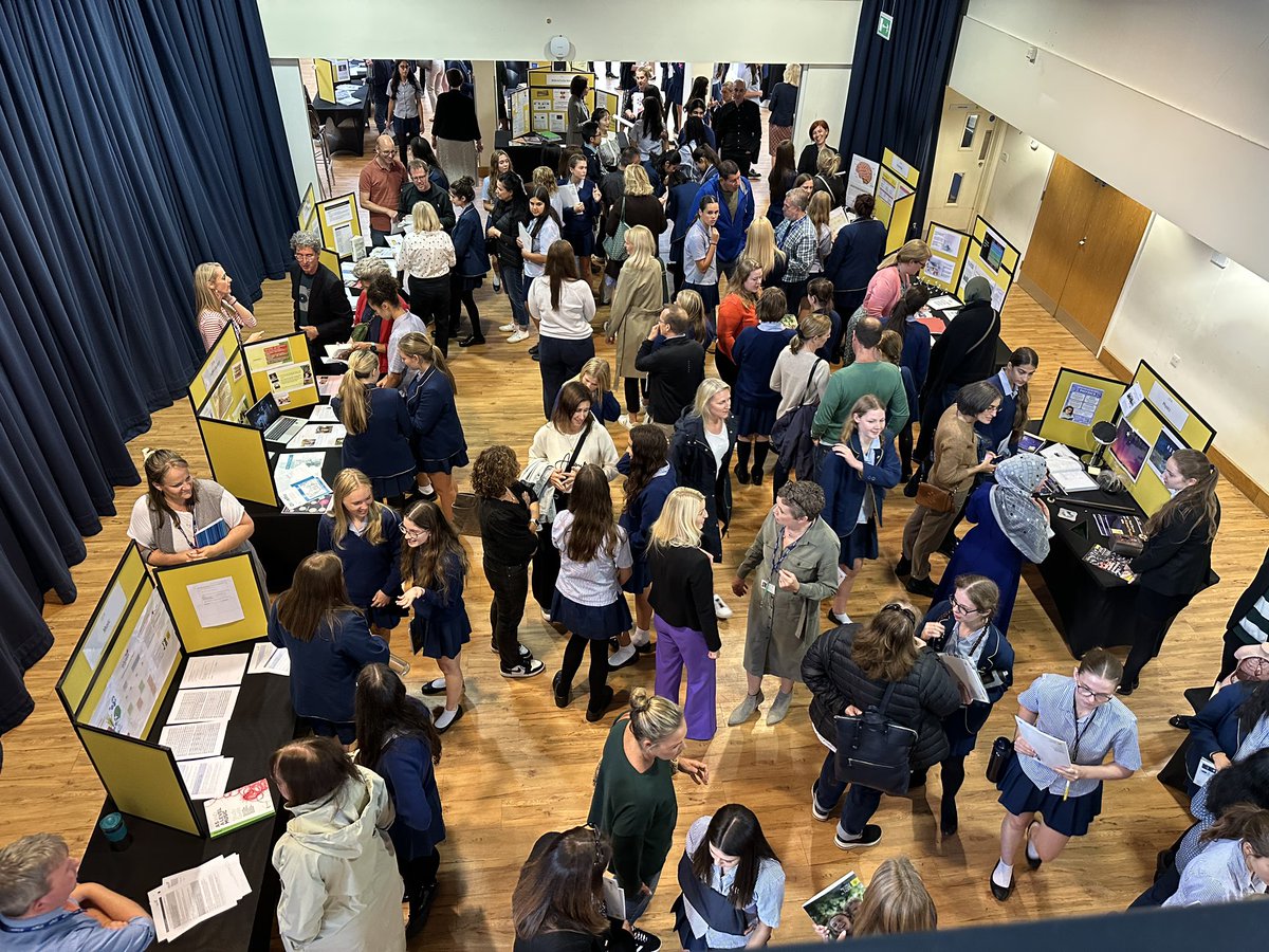 NotreDameCobham's tweet image. It was a full house at our #sixthform  @NotreDame_ND6 #openafternoon today! With so many subjects on offer, the students have lots to think about for the next step in their academic journey! #decisionsdecisions #makeaninformeddecision #asktheexperts at #ND6 😊👍