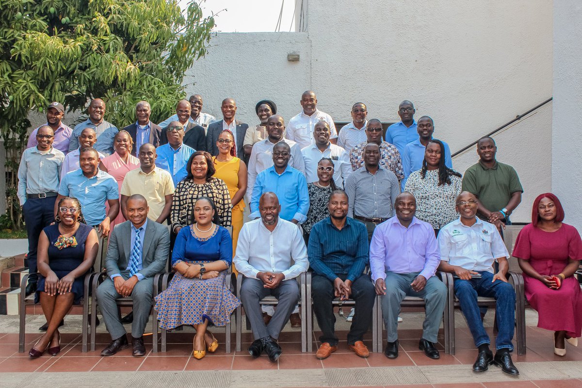 UNDPZambia's tweet photo. This week, we joined MOA in collaboration w/ @SADC_News’ Centre for Coordination of Agric R&amp;D for Southern Africa to host a training workshop for 35 agricultural officers on:

🌤️ weather forecasting 
🌾 crop yield prediction modelling tools

To enhance #ClimateResilience

#SCRALA https://t.co/ElDRvkZ9Lj