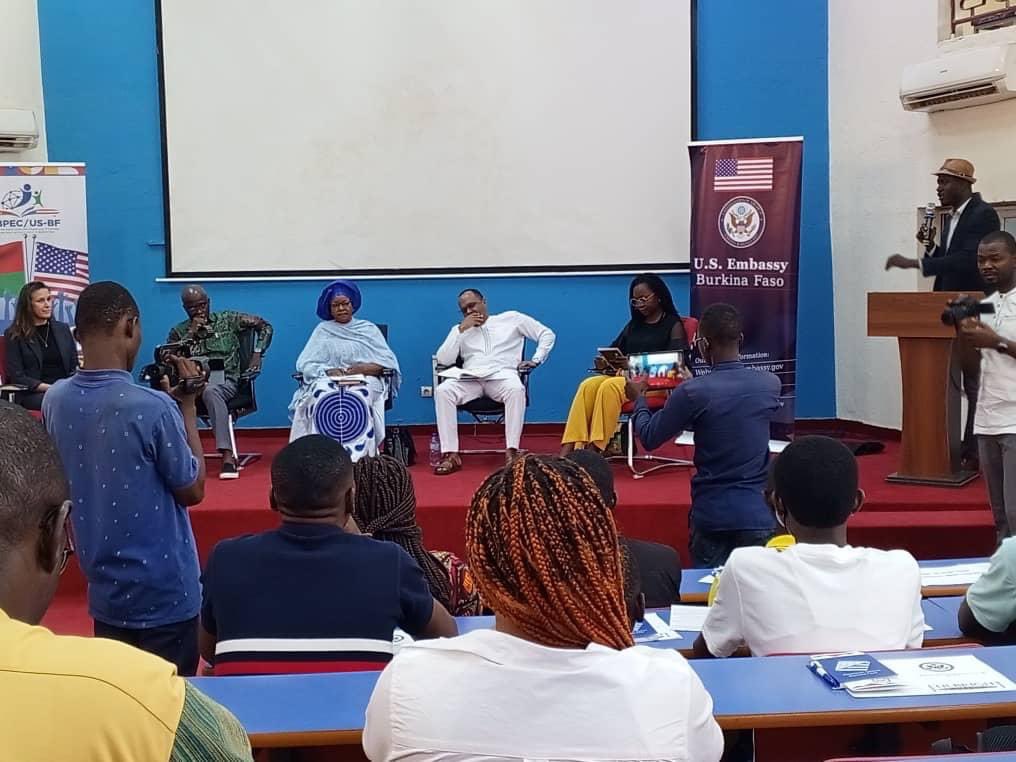 MalickLingani's tweet photo. #HappeningNow

Début du panel organisé par @a_bpec sur la #Cohesionsociale dans le cadre de la #Journeeinternationaledelapaix.
Mot d’ouverture de @LodaJaime, representant l’Ambassadeur des USA au Burkina Faso https://t.co/52Iq9uL6cJ