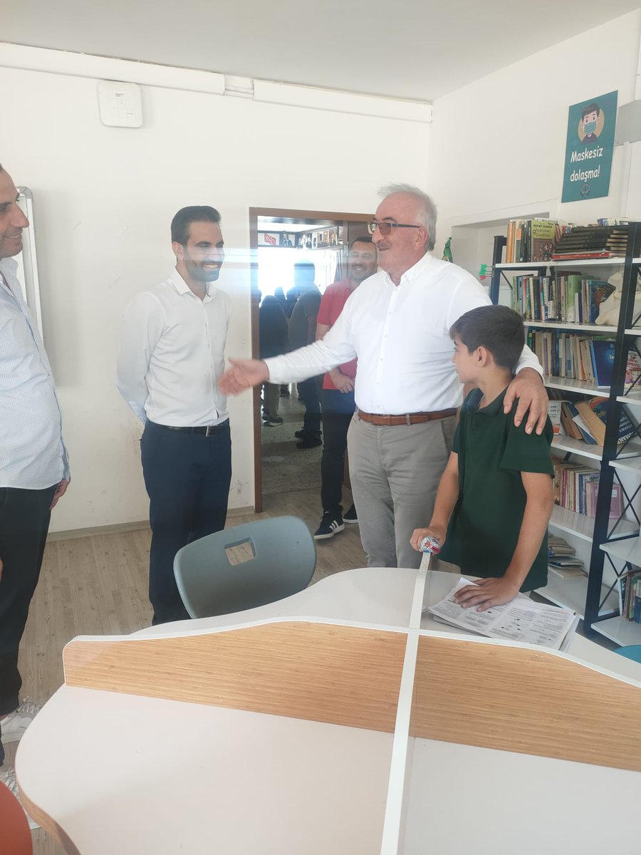 AkdenizilceMem's tweet photo. Müdürümüz Sayın @AdemSimsek33 İlçemiz Celile Öner Ortaokulunu  ziyaret etti, öğretmen ve öğrencilerimizle bir araya geldi. 
@tcmeb @Yusuf__Tekin @ahpehlivan53 @AdemKoca46 @MersinMEM https://t.co/P19qSTYF9i