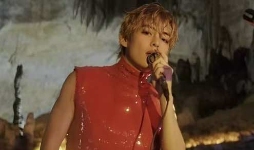 AboutMusicYT's tweet photo. Biggest songs by kpop artists worldwide this week (via Billboard Global 200):

1. Jungkook - Seven
2. V - Slow Dancing
3. NewJeans - Super Shy
4. V - Love Me Again
5. FIFTY FIFTY - Cupid
6. V - Rainy Days
7. NewJeans - ETA
8. Jimin - Like Crazy
9. V - Blue
10. AKMU - Love Lee https://t.co/khy3E8eTUj