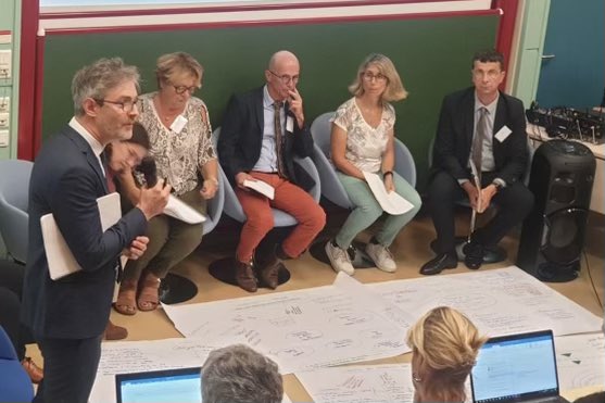 RLaganier's tweet photo. Formation des référents académiques « découverte des métiers » #PNF afin de mieux accompagner les établissements et les élèves au collège dans leur connaissance des métiers et la construction d'un parcours dégagé de toute forme d'autocensure ou de stéréotype @EdouardGeffray https://t.co/i9txmNwsak