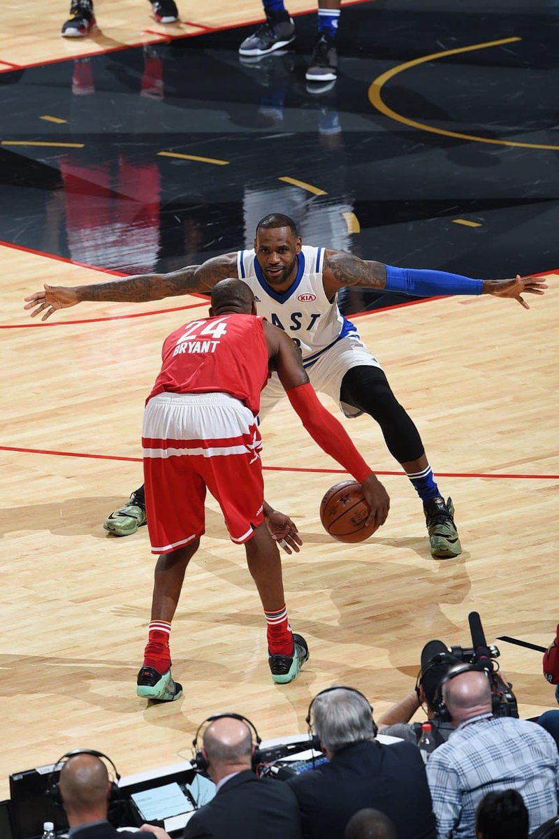 camisa_23's tweet photo. Uma das fotos mais absurdas da história da NBA! 👑🐍🔥 https://t.co/ZIG75OUbW7