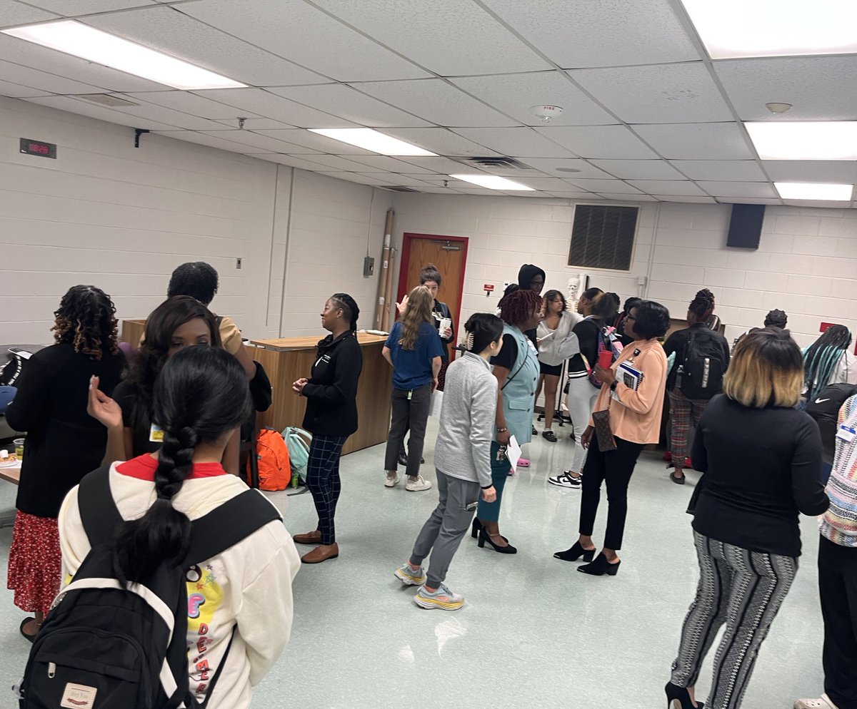 Our students are excited to take the next step towards their futures with the guidance of their mentors from <a href="/VUMChealth/">Vanderbilt Health</a> Nursing Program. We are thrilled by the opportunities that this partnership creates! <a href="/MiriamHarring14/">Miriam Harrington, Ed.D</a> <a href="/MetroSchools/">Metro Schools</a> #WeArePearlCohn #ExcellenceLivesHere