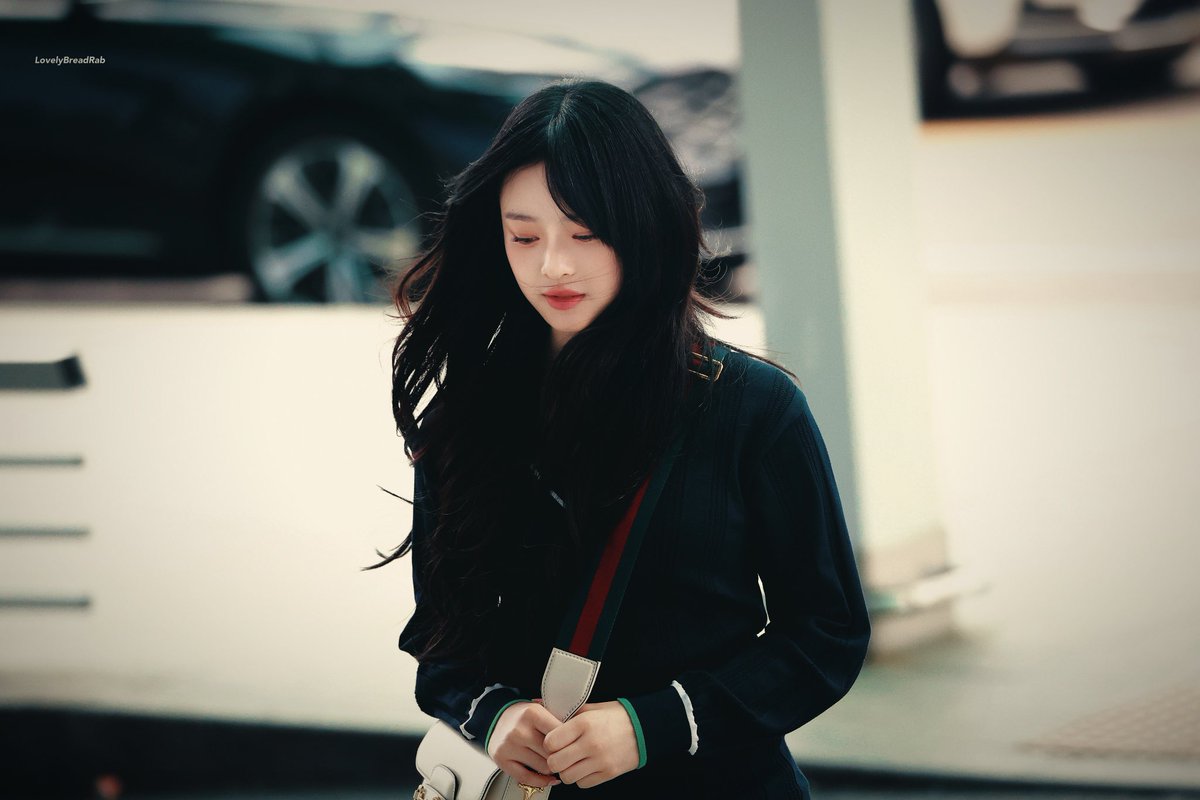 lovelybreadrab's tweet photo. 230921  ICN
날이 좋아서 
날이 좋지 않아서 
날이 적당해서

모든 날이 좋았다

#뉴진스 #NewJeans #하니 #HANNI https://t.co/vKNQ4ldgGG