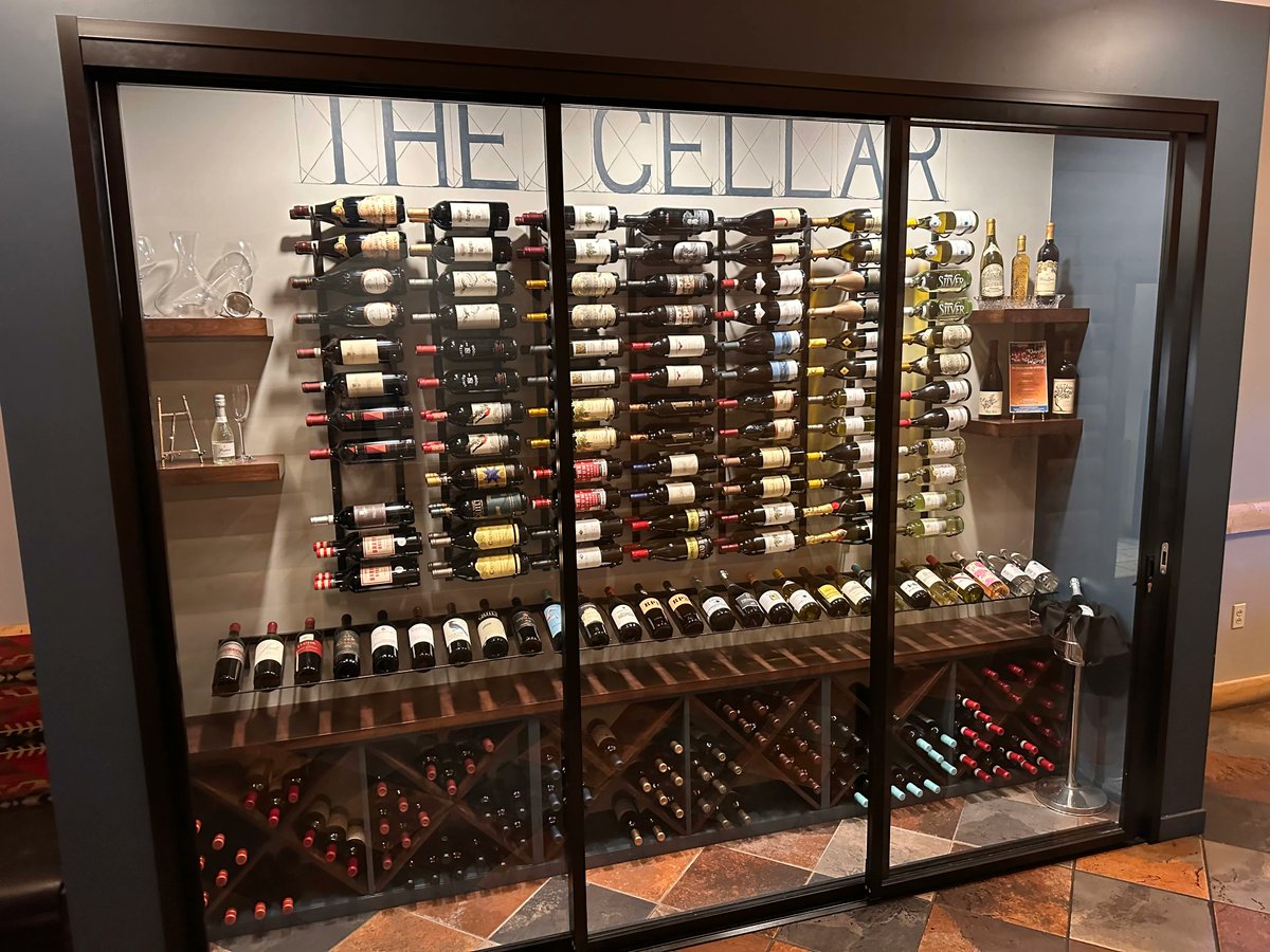 Bluecanyonkt's tweet photo. #winedinnersept27
#joinus https://t.co/W1ZXLp4ekg