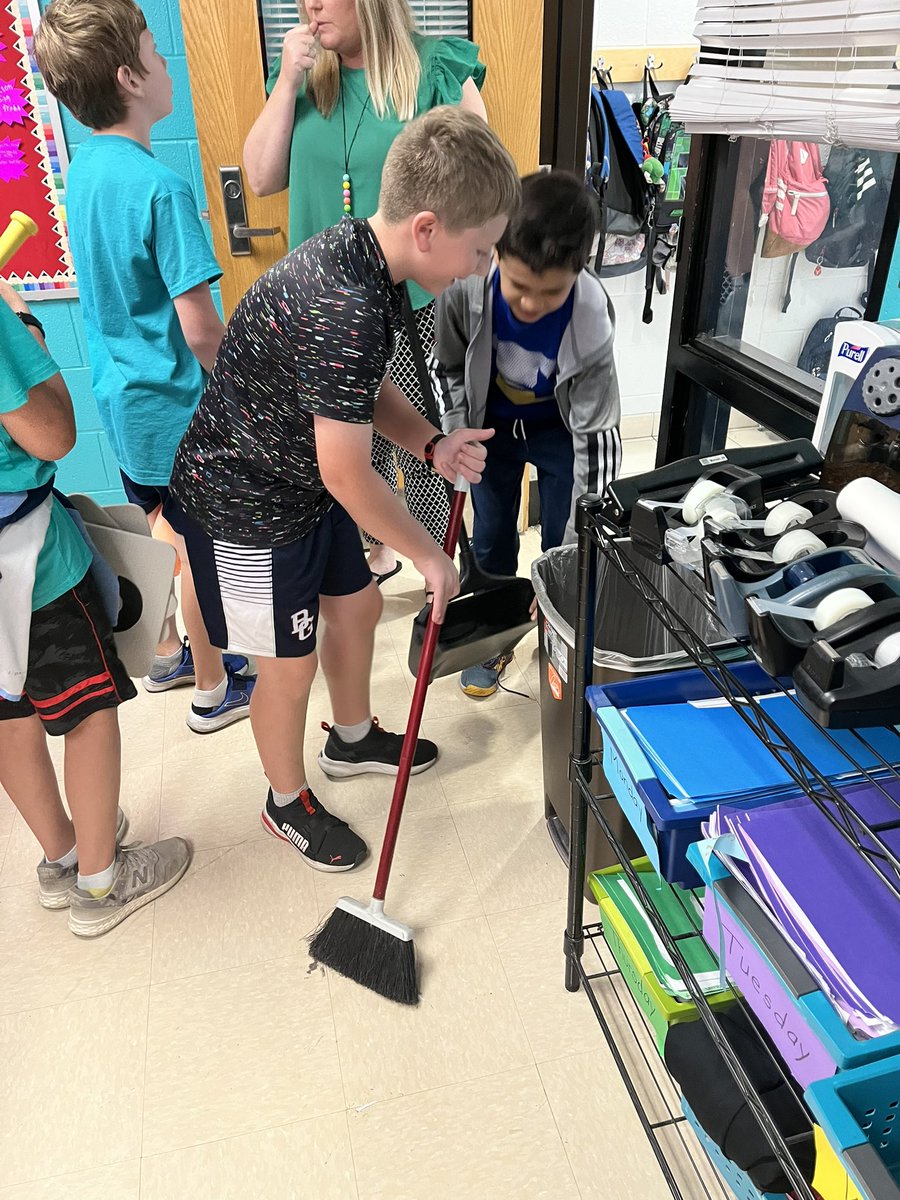 Taym and Bryce earned house point on Wednesday <a href="/212_Academy/">212 Academy</a> for helping without being asked. Way to go, huskies! <a href="/BriarwoodES/">Briarwood Elementary</a>