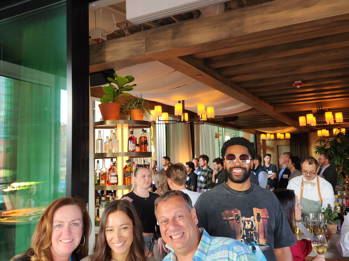 ncsolutions's tweet image. Let’s make a toast to #TeamNCS in Chicago 🥂enjoying good company and tasty beverages at a recent happy hour. It was so much fun, our friendly photo bomber wanted to get in on it 📸💣😂!

#teamworkmakesthedreamwork #NCStyle #team