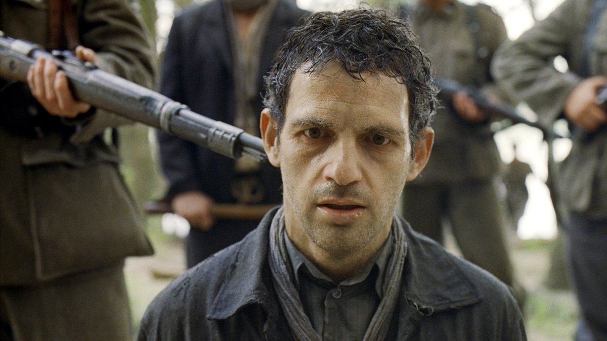 filmes_e_filmes's tweet photo. Ambientado durante a Segunda Guerra Mundial, o longa segue um trabalhador judeu no campo de concentração de Auschwitz que tenta encontrar um rabino para dar um enterro adequado a uma criança.🎥🇭🇺

#sonofsaul #laszlonemes #oscars #imovision #reservaimovision #dicadefilme https://t.co/TBDSJ8aem7