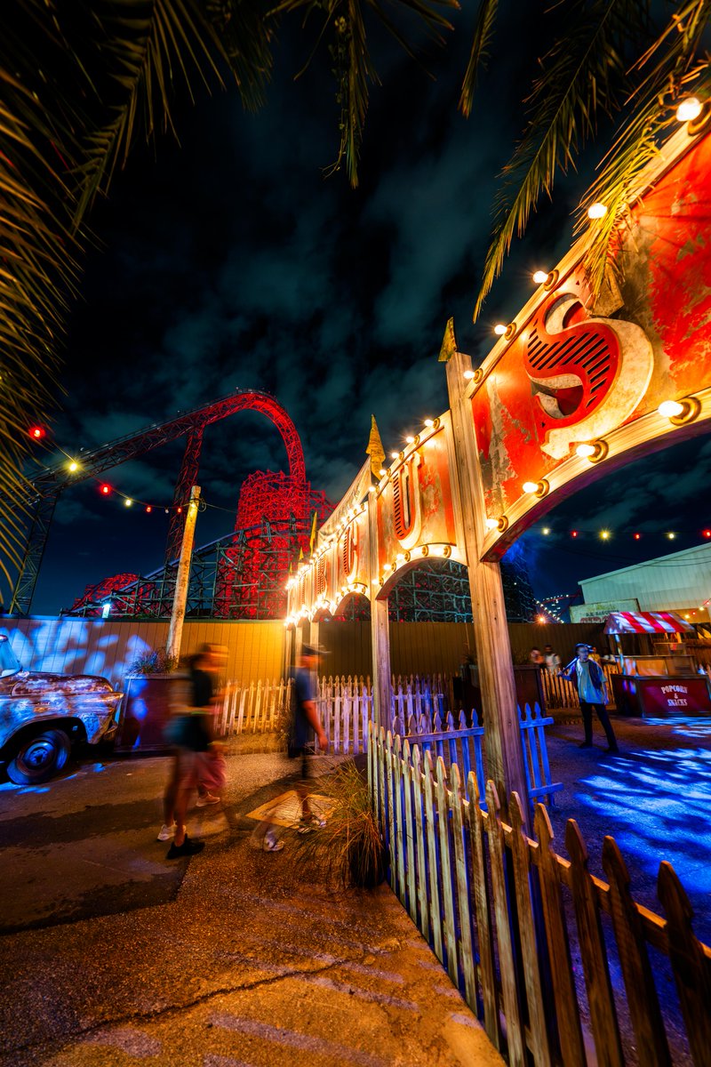 Here's what your weekend could look like. 😈 Want to experience the ultimate way to unlock a world of terrifying fun and screams?  Our exclusive VIP Tour grants you access like never before. bit.ly/3t8kDRI
