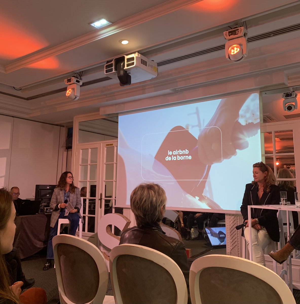 PublicisConseil's tweet photo. [ TALK ]
 
La bonne création : source de business et d’efficacité !
 
@marcoventurelli et Arnaud Belloni, Global CMO @renaultgroup invités du #StrategiesFestival pour parler créativité &amp; business avec la campagne « Plug Inn »🔌🚘
 
Merci @AACClive @KantarFR #CreativityIsBusiness https://t.co/N9zV5l26Qq