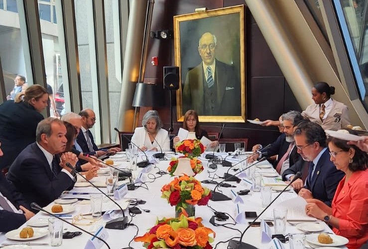 Representando hoy a #Cuba en reunión Cancilleres iberoamericanos en #78AGNU. Identificamos como prioridades Conferencia Iberoamericana cooperación  esferas seguridad alimentaria, cambio climático, digitalización y reforma sistema financiero internacional