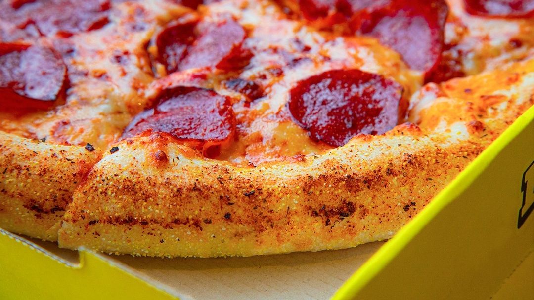 HowiePlantation's tweet image. Hungry Howie&apos;s: where every pizza is a work of art. Our talented chefs create masterpieces that are not only visually stunning but also incredibly delicious. 🍕🎨 #PizzaArt #HungryHowies