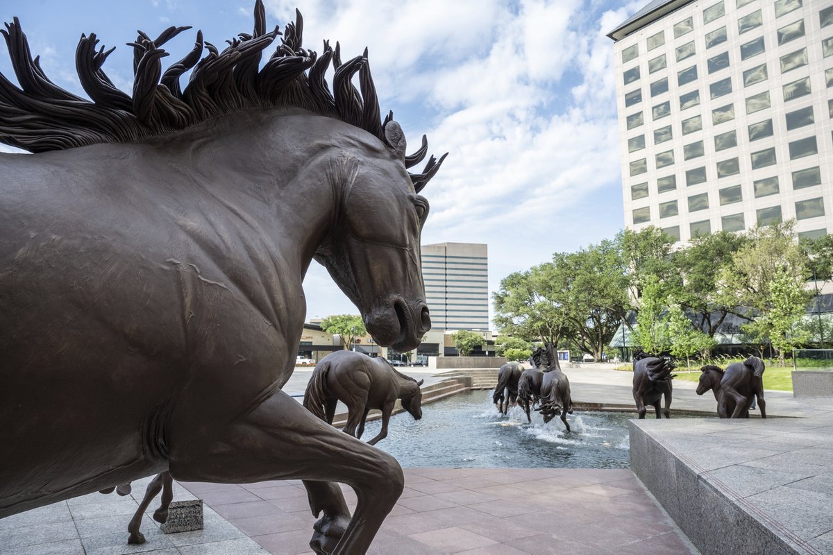 StructureTone's tweet image. Mustang makeover! Modernizing the iconic Williams Square Plaza in Irving, Texas called for some unconventional problem solving—including restoring the beloved Mustangs of Las Colinas sculptures. Read more about this beloved restoration in #STOBGinsights. ow.ly/x5QQ50PIvCL