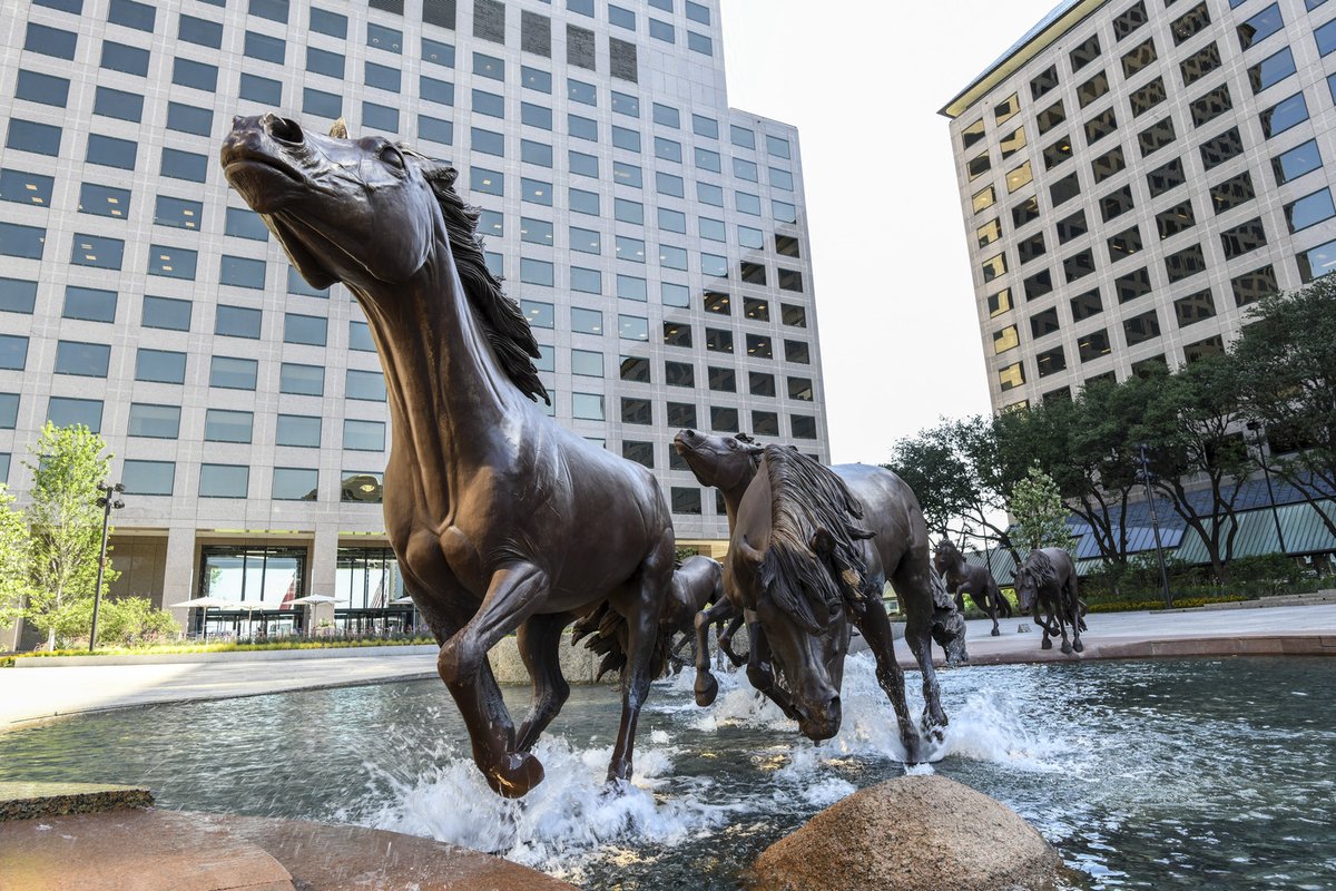 StructureTone's tweet image. Mustang makeover! Modernizing the iconic Williams Square Plaza in Irving, Texas called for some unconventional problem solving—including restoring the beloved Mustangs of Las Colinas sculptures. Read more about this beloved restoration in #STOBGinsights. ow.ly/x5QQ50PIvCL