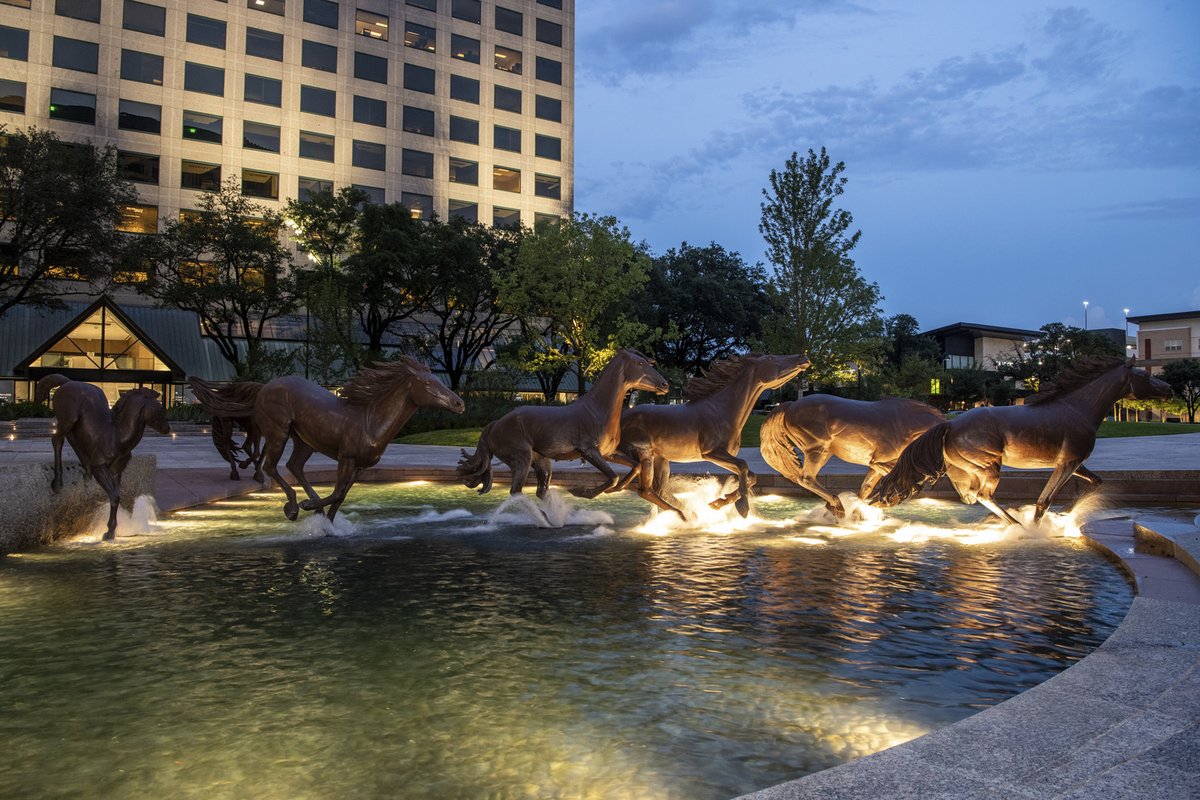 StructureTone's tweet image. Mustang makeover! Modernizing the iconic Williams Square Plaza in Irving, Texas called for some unconventional problem solving—including restoring the beloved Mustangs of Las Colinas sculptures. Read more about this beloved restoration in #STOBGinsights. ow.ly/x5QQ50PIvCL