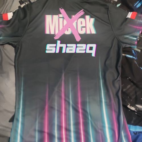 Wczoraj wygraliśmy turniej promocyjny na Team ESCA Gaming z tej okazji chciałbym rozlosować koszulkę z moim nickiem w rozmiarze L. Aby wziąć udział w konkursie zostaw:
- follow u mnie 
- follow u <a href="/Back2TheGamePL/">Back2TheGame</a>
- ❤ &amp; 🔁tego postu
WYNIKI 24.09 20:00
Zdjęcie poglądowe XD