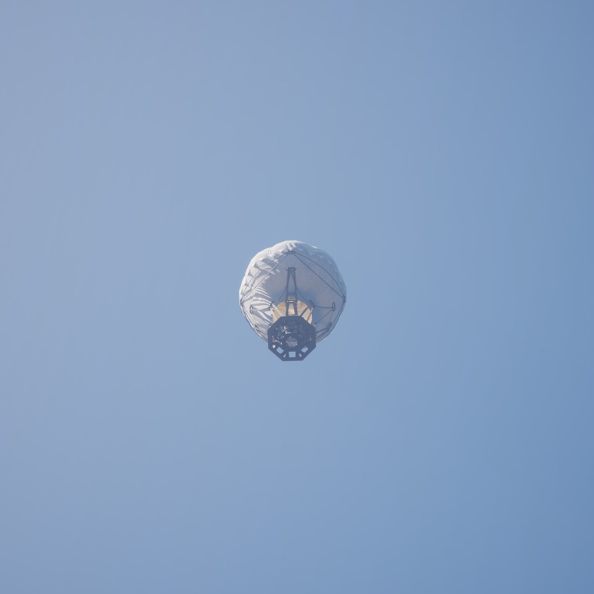 TwinEarthGames's tweet image. A #Hyperborean #Spyballoon ...erm... #Weatherballoon has been spotted above #Valusia!🎈🎈 😇 Daily #Impressions from #Valusia and the #Kingdom of #CastleCraft 🏰🏛️Wishlist now on Steam: shorturl.at/huHW1

#Sandbox #Minecraft #Gamedev #Indiedev #Spy #Balloon #Sky