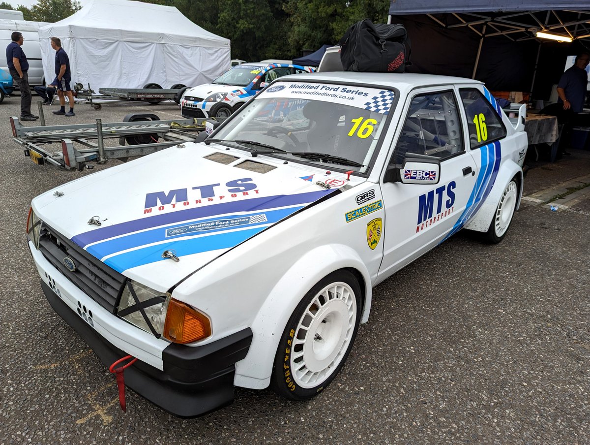 TOGTanner's tweet photo. I think we can finish off my #BrandsHatch #FordPowerLive pics with a couple of Mk3 #Ford #Escort #RS1600i's one being a track car & one being the road going 1600i #motorsport #racing #FastFord https://t.co/ivu8g3ltDi