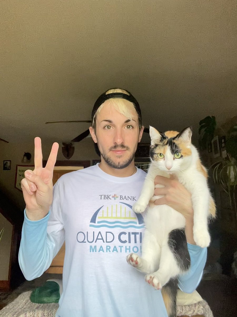 AdamPeters's tweet photo. 3 days until I run the @qcmarathon to raise funds for @clockincLGBT - help us crush the goal by donating! 

This nonprofit serves LGBT+ youth/adults both in Iowa &amp; Illinois, which is crucial in this time of heartache in the Iowa legislature. 🏳️‍🌈🏳️‍⚧️🏃🏻‍♂️

➡️https://t.co/I2vhBSIVAa https://t.co/5MDDsHvHBJ